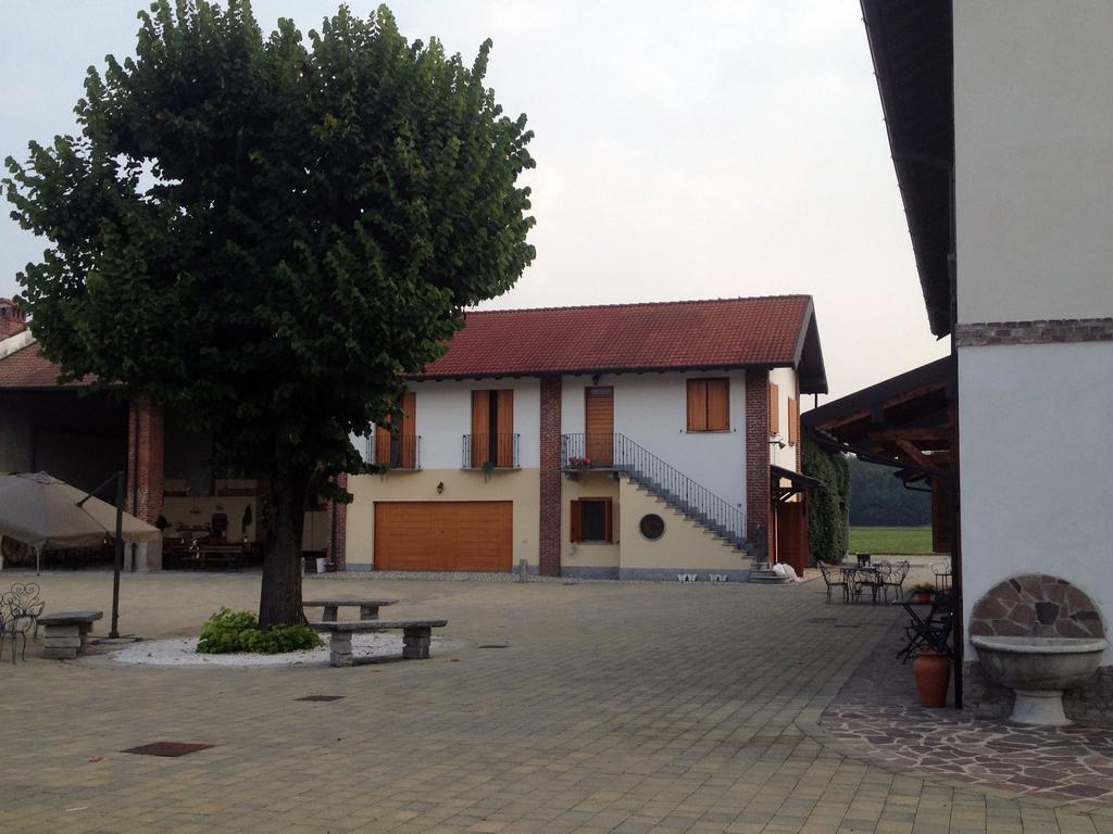 Bed And Breakfast Azienda Agricola Cascina Salazzara Magenta Exterior foto